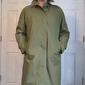 Jerold trench coat / jacket mid length olive green with lining. Vintage!!